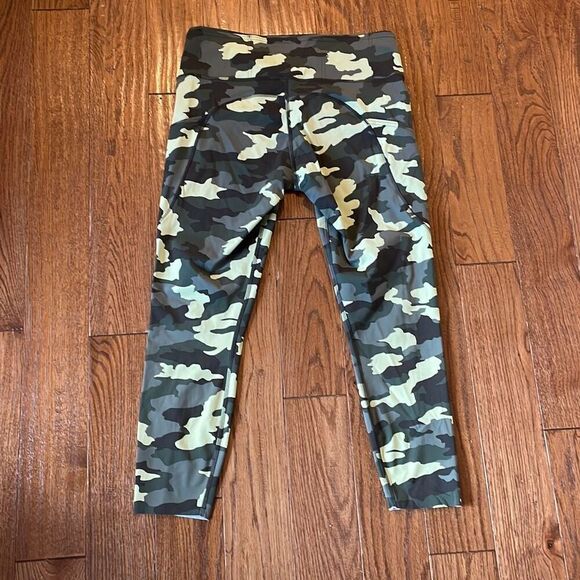 Lululemon 23” crop camo pocket leggings 12 - Picture 11 of 14
